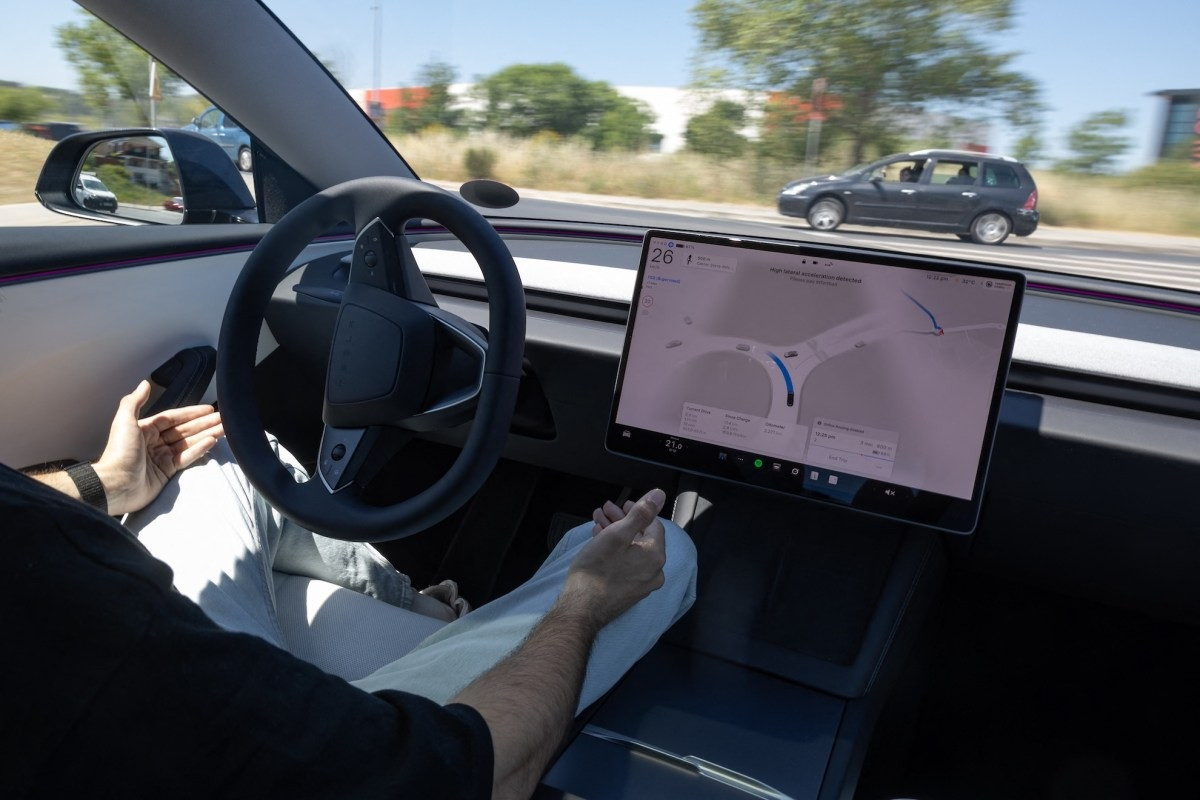 Tesla_assistance_driving