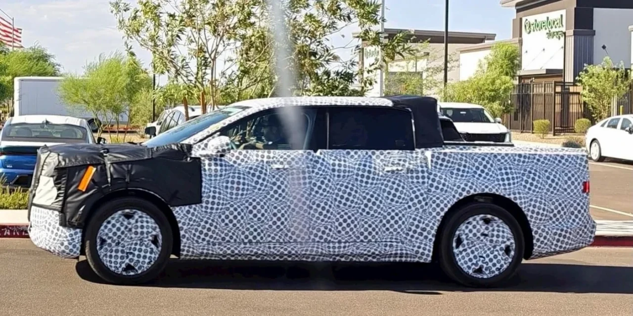 Ford-30000-EV-pickup-spotted-testing.webp