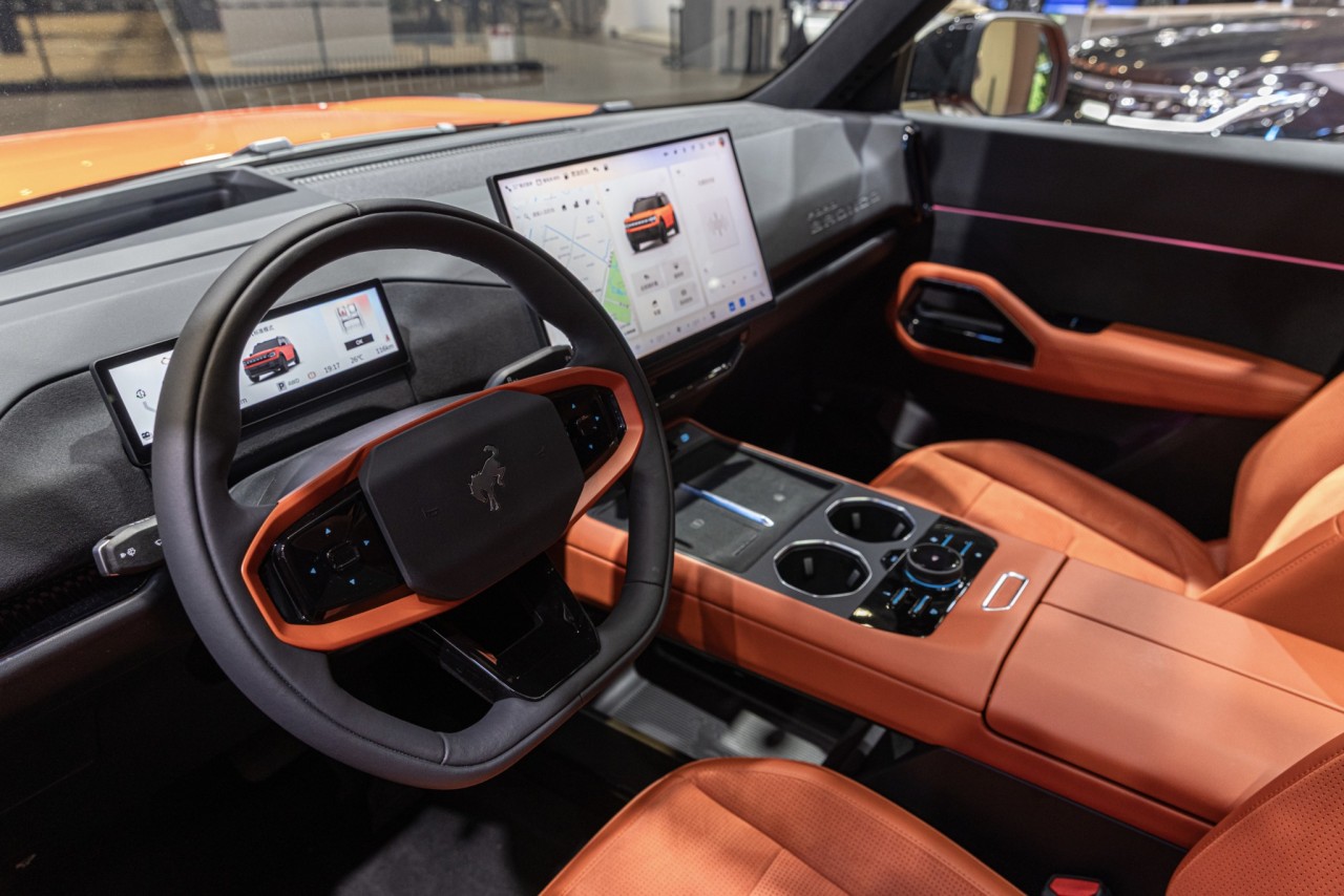 1000030055-2048x1366